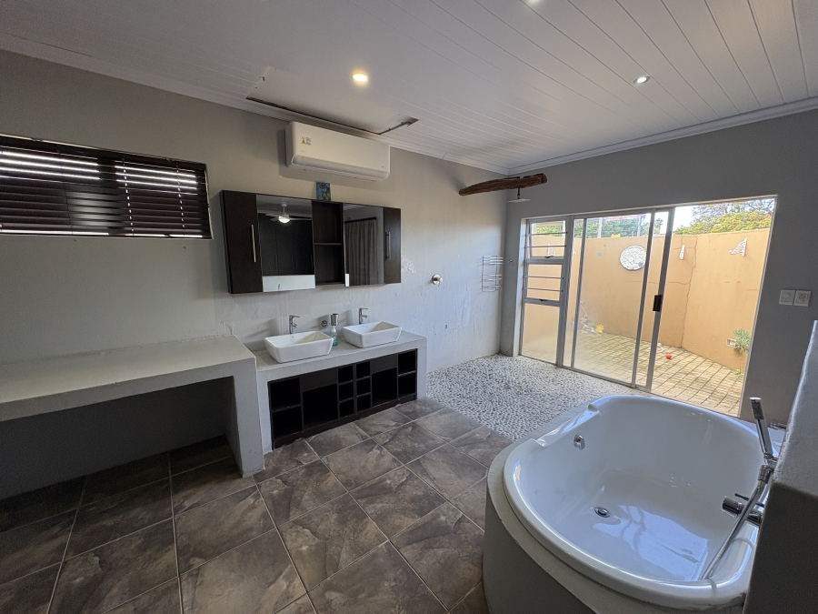 4 Bedroom Property for Sale in Gonubie Eastern Cape